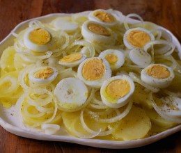 Salada de Batata, Cebola e Ovos - Dadivosa